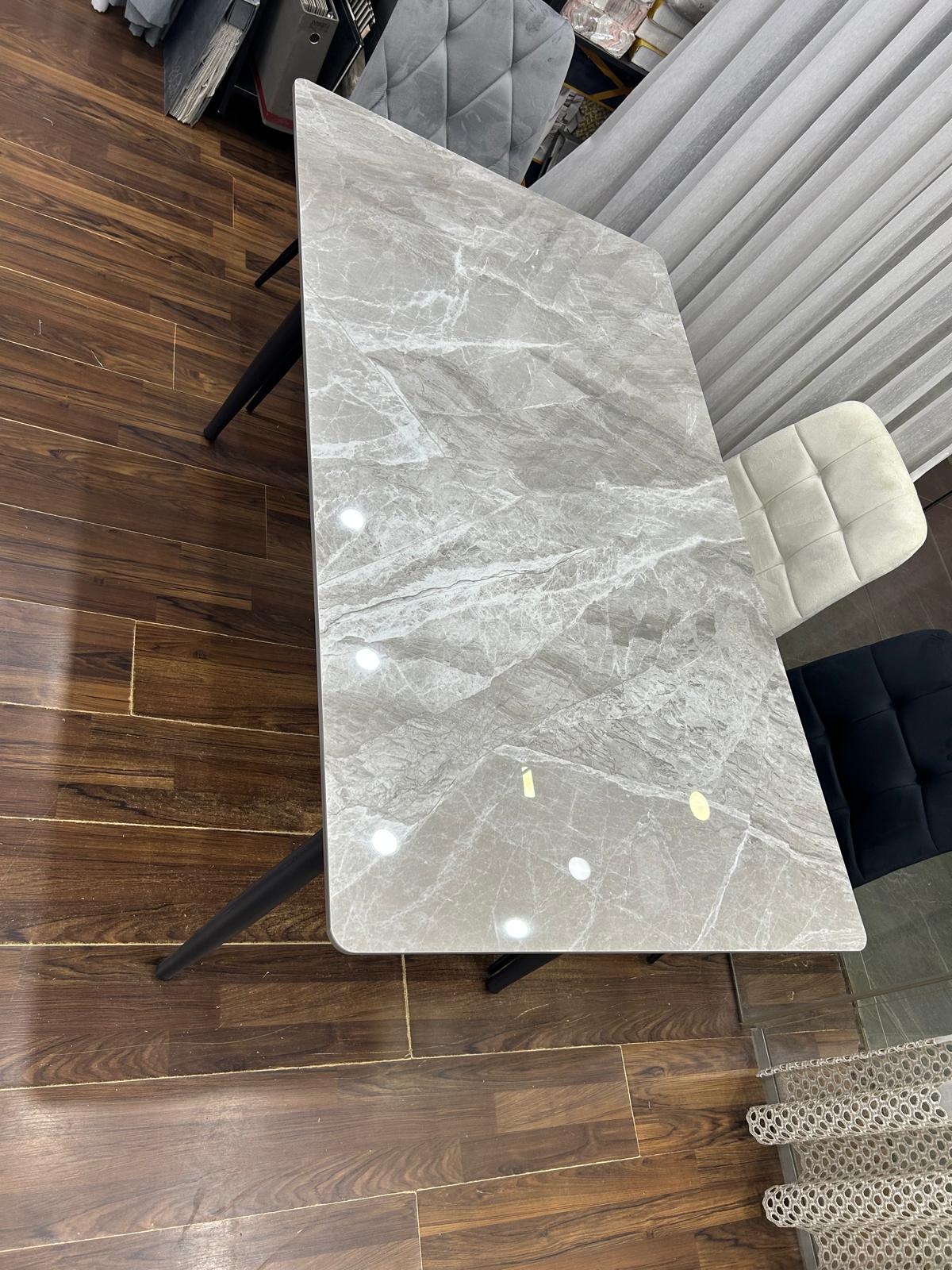 طاولة بورسلان سكني